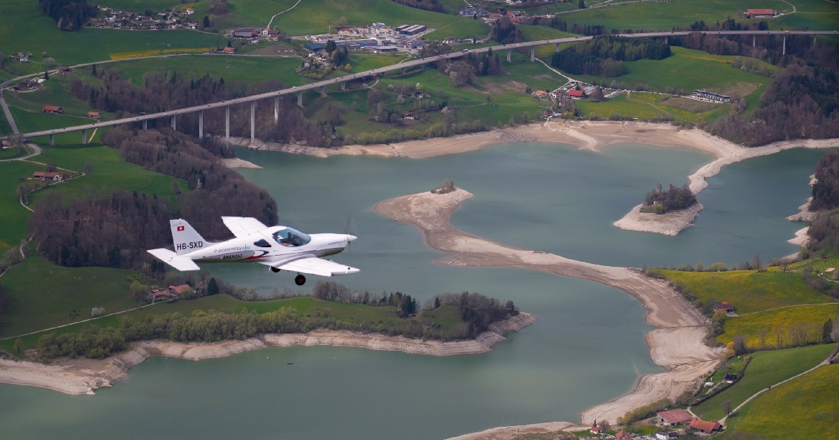 B23 Energic, e-powered by H55 over Switzerland lakes