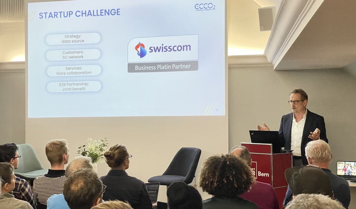 Jürgen Biefang, Head of marketing and sales at ECCO2 presenting at a Swisscom Startup Challenge Event