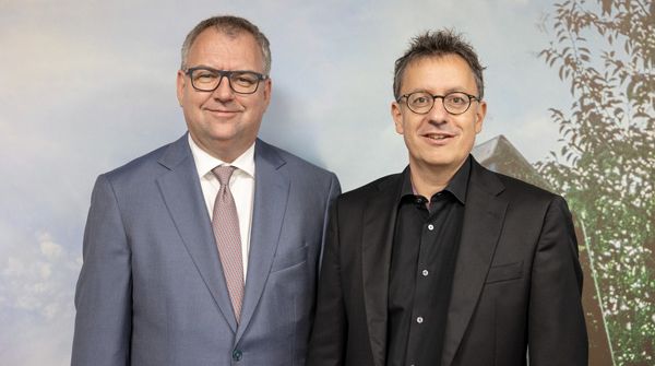 Dipl.-Ing. Helmut Fallman, CEO der Fabasoft AG (links), mit Dr. Pascal Habegger, CEO der 4teamwork AG (Fabasoft)