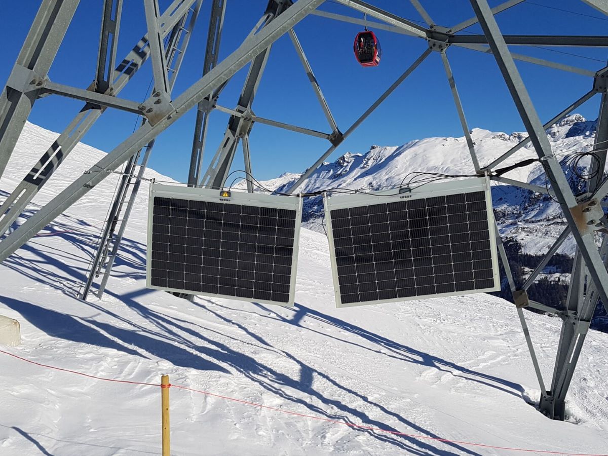 Die vertikalen, bifaziale Photovoltaik-Module von Lightswing Solar