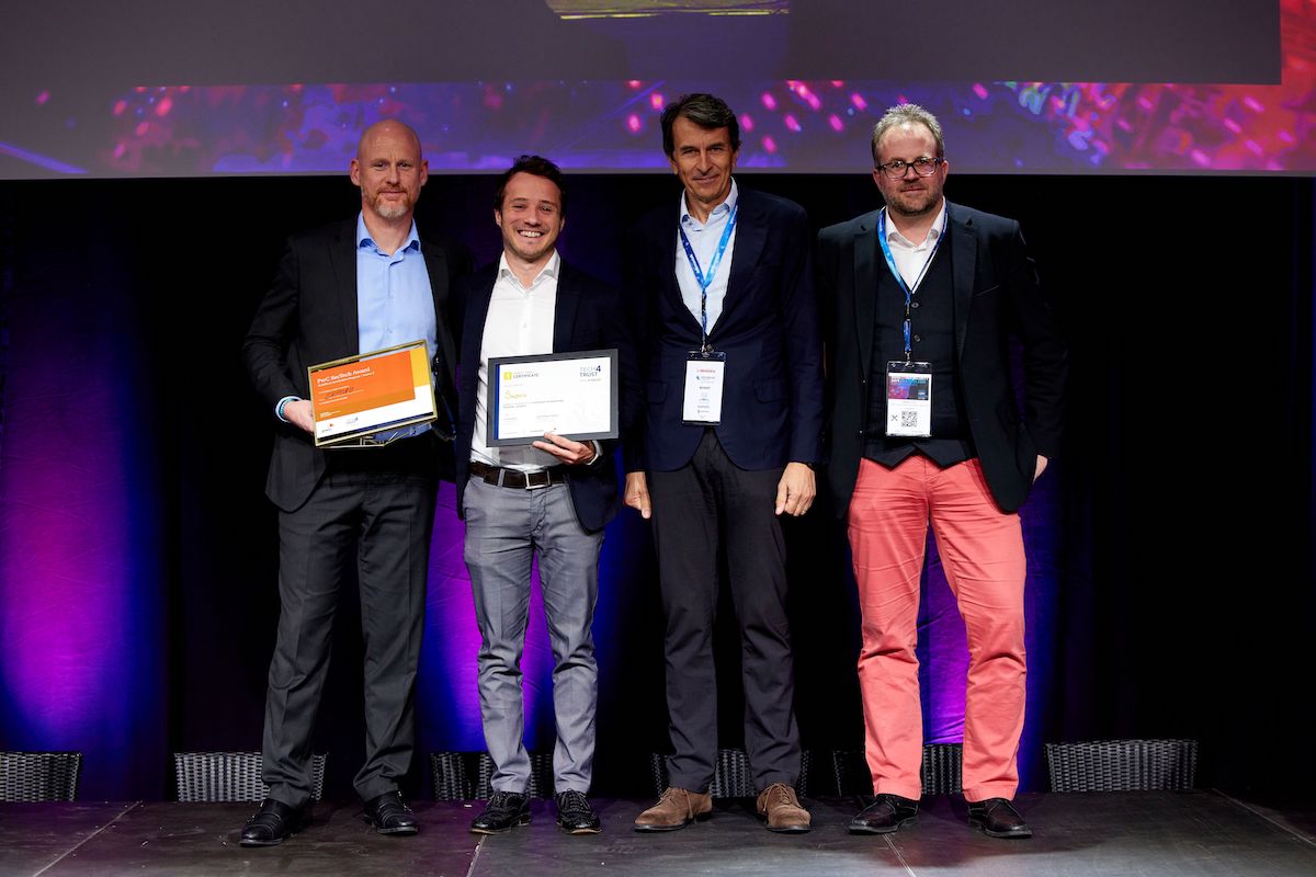Award ceremeony with the founders of Saporo and Raphael Conz, Economic Promotion ManagerEconomic Promotion Manager Office for Economic Affairs and Innovation (SPEI) - State of Vaud (right). 