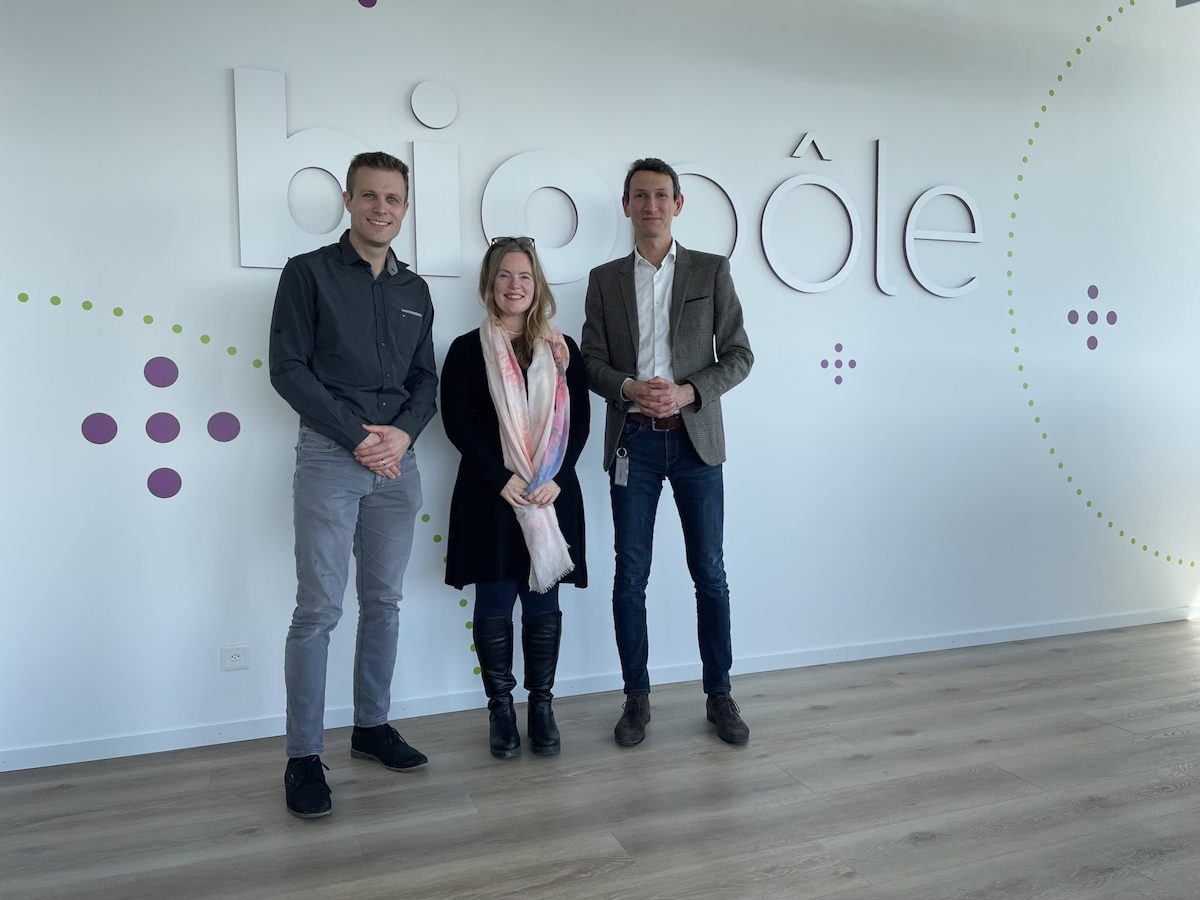 Phenomix's team with Jérôme Michaud and Colleen Fogarty Draper (left) and Pierre-Jean Wipff (right) meets for the Vanguard Accelerator.